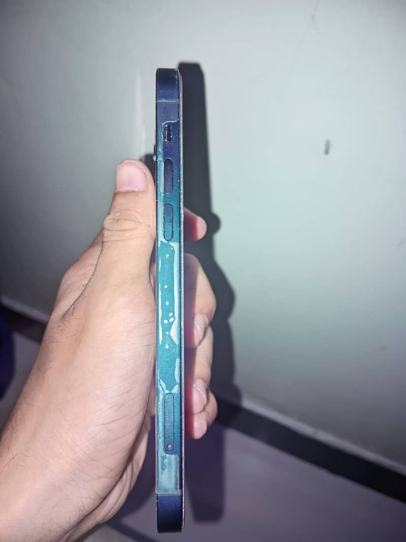 iPhone 12 6