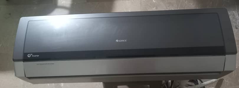 Gree 1.2 Ton DC Inverter AC, Heat & Cool, 1.5 months used.