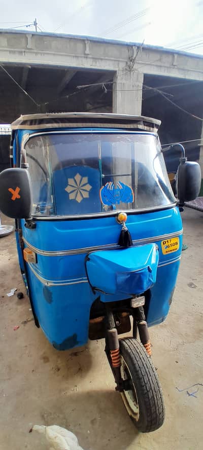 Urgent sale 17 model rikshaw 3seater