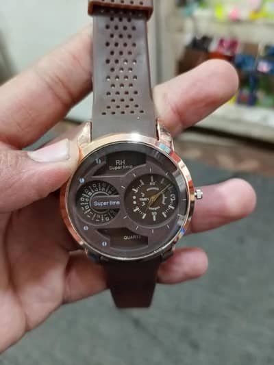 UNISEX ROSE GOLD WATCH.