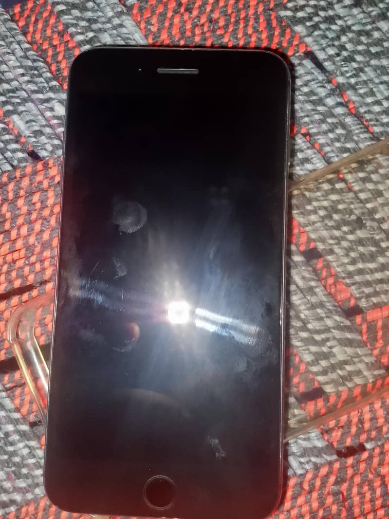 Apple iPhone 8 Plus 1