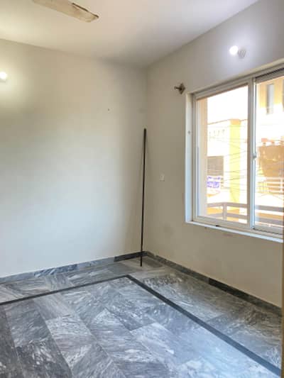 2 bed flat available for rent in newmal kuri road islamabad