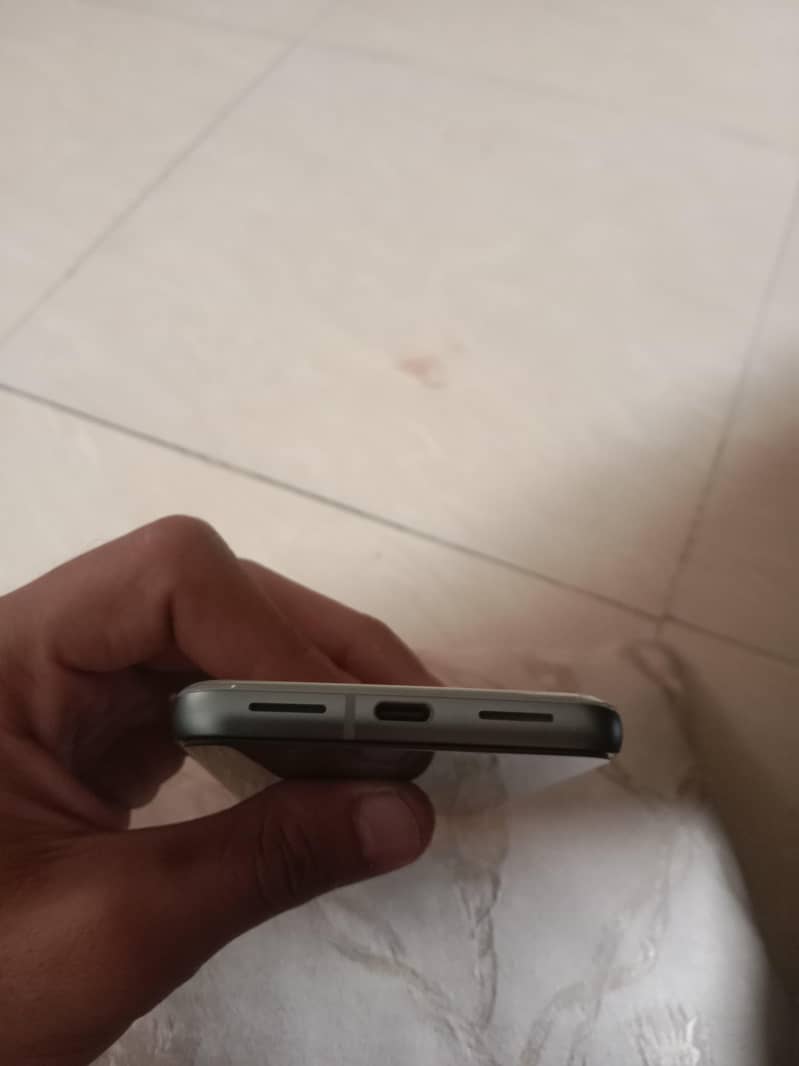Google Pixel 8 3