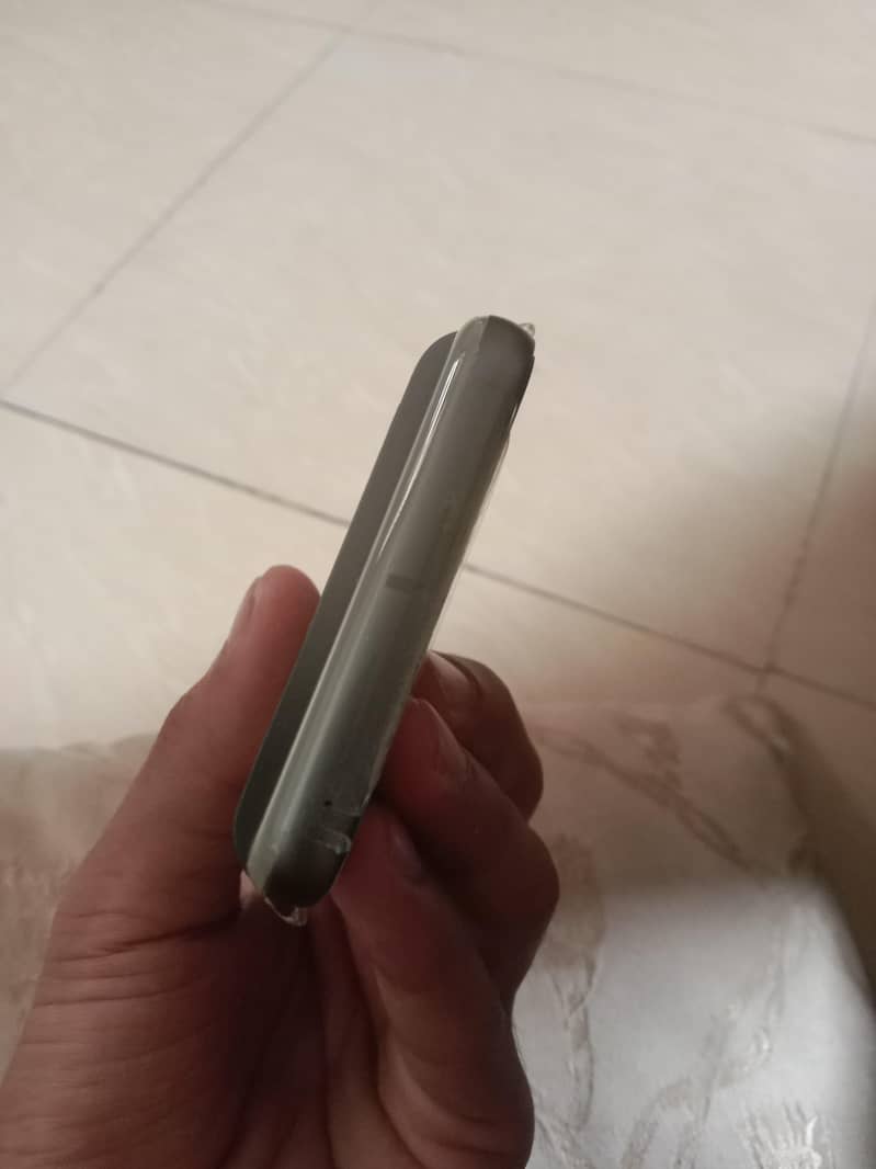 Google Pixel 8 4