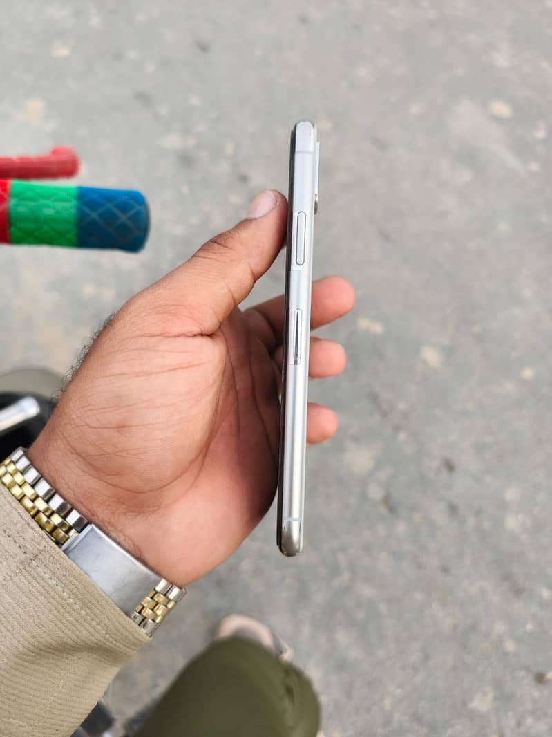 Apple iPhone X 3