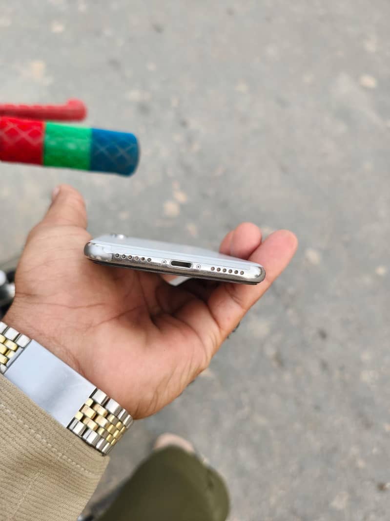 Apple iPhone X 4