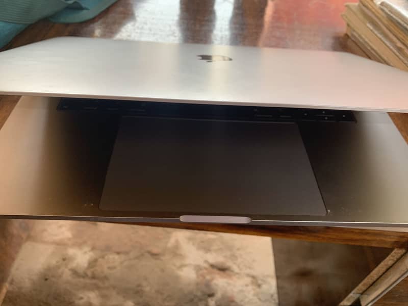 MacBook 1