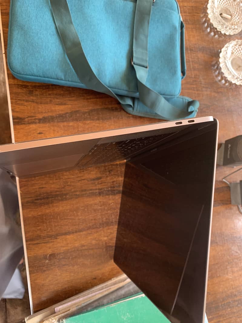 MacBook 4