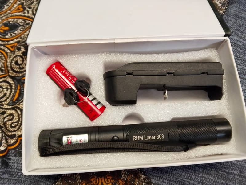 green laser pointer 1