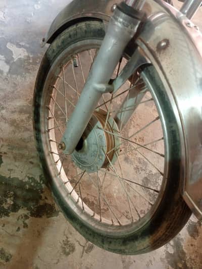 2018 model bike ha file ha copy missed is liya rate Kam lgaya ha
