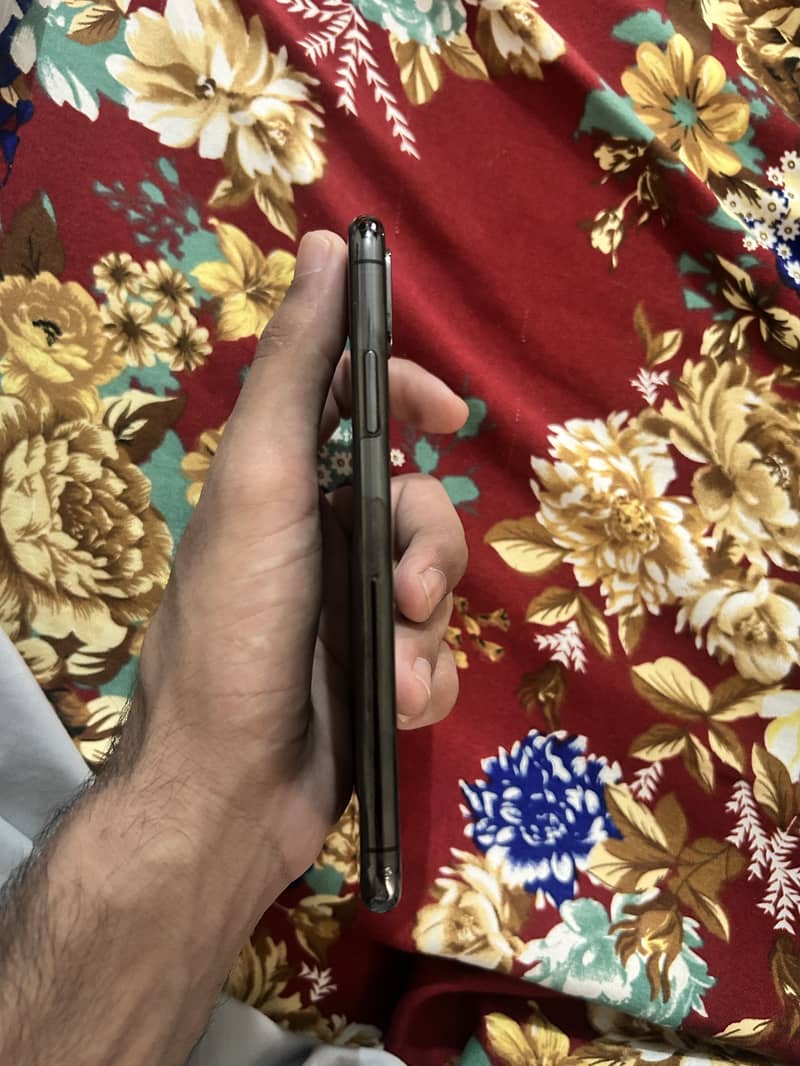 Apple iPhone X 3