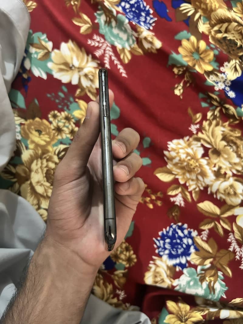 Apple iPhone X 5