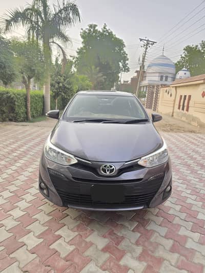 Toyota yarsi 1.5 full option . for contact 03009837849