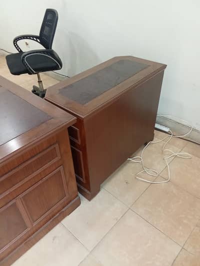 Executive L-Shaped Office Table with Chair – For Sale