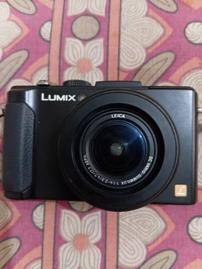 lumix  camera for sale no open repairs