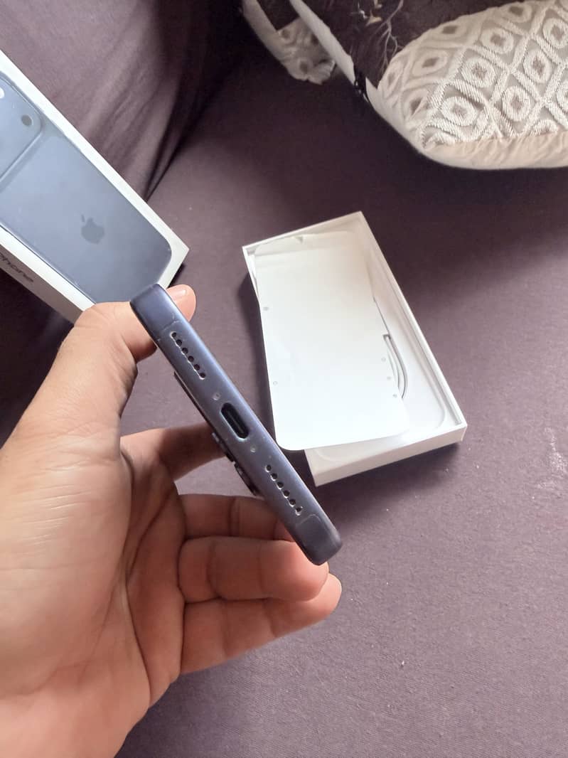 Apple iPhone 17 Pro Max 4