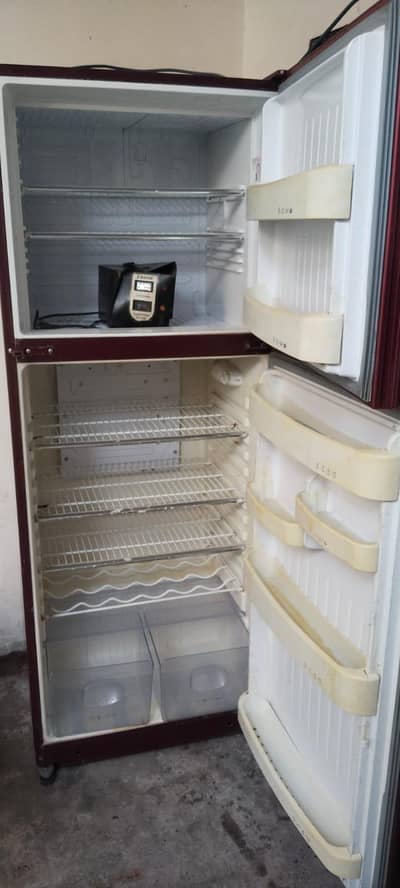Refrigerator for sale used but like new Excellent cooling performance