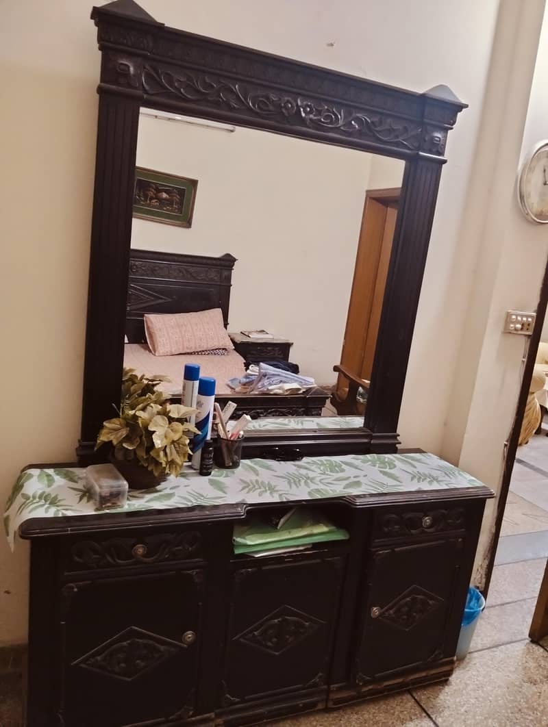 bed set with dressing 3