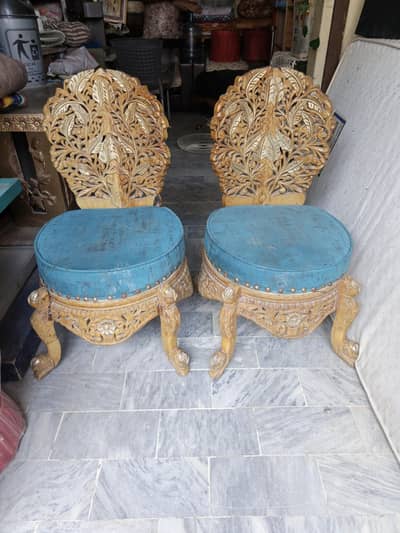 Chinoti chairs