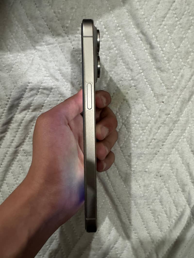 Apple iPhone 15 Pro Max 3
