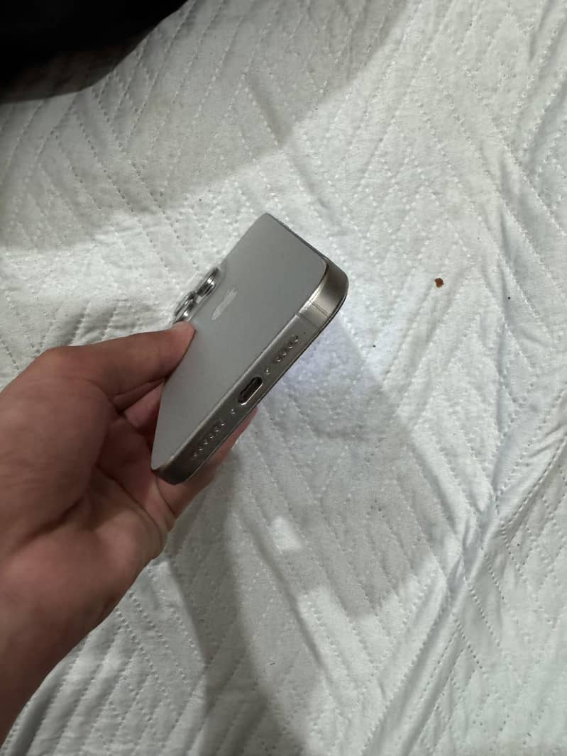 Apple iPhone 15 Pro Max 5