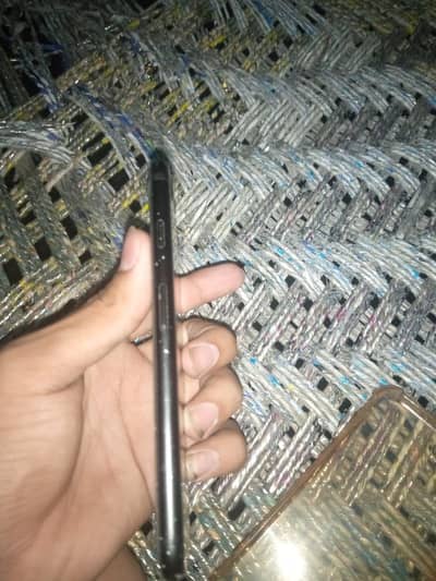 iPhone 7 128Gb non pta ha buy karna ha to chat kraa