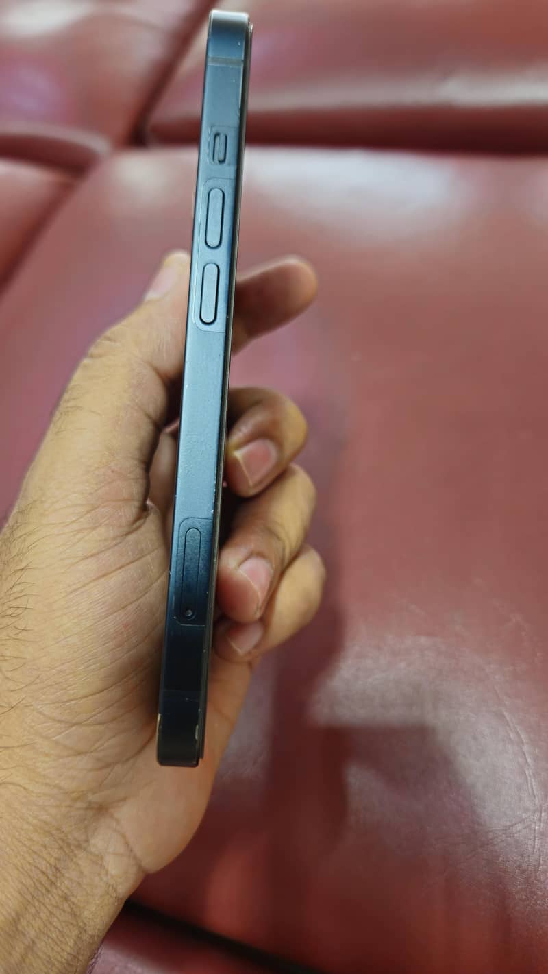 Apple iPhone 13 2