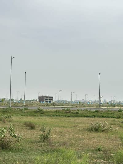 1 KANAL POSSESSION PLOT 60 FT ROAD DIRECT APPROACH NEAR PARK
