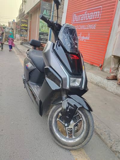 United Sharp Pro Plus Electric Scooty