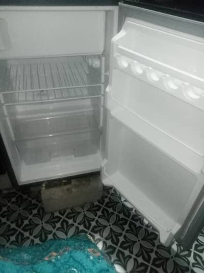 Dawlance mini Fredge single door neat condition urgent sale. .