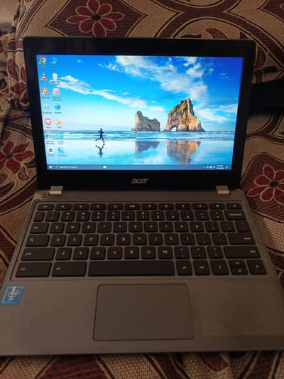 Acer Chromebook C740 series window 10 with fast charger.