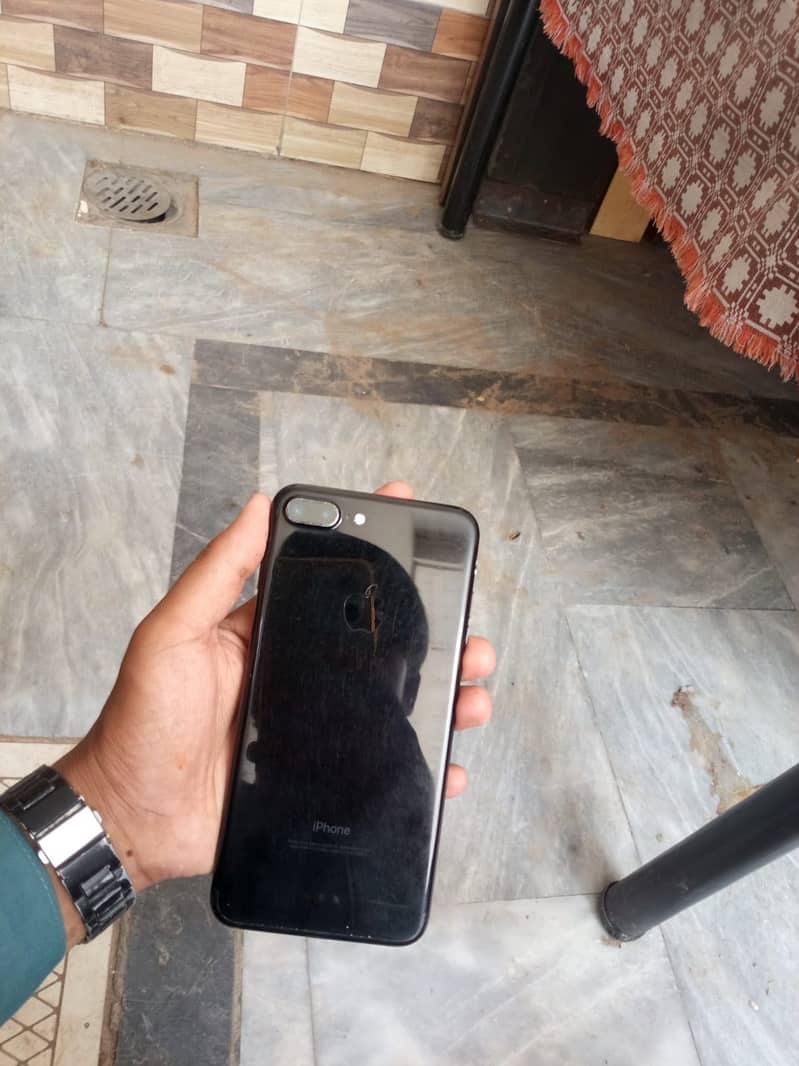 Apple iPhone 7 Plus 6
