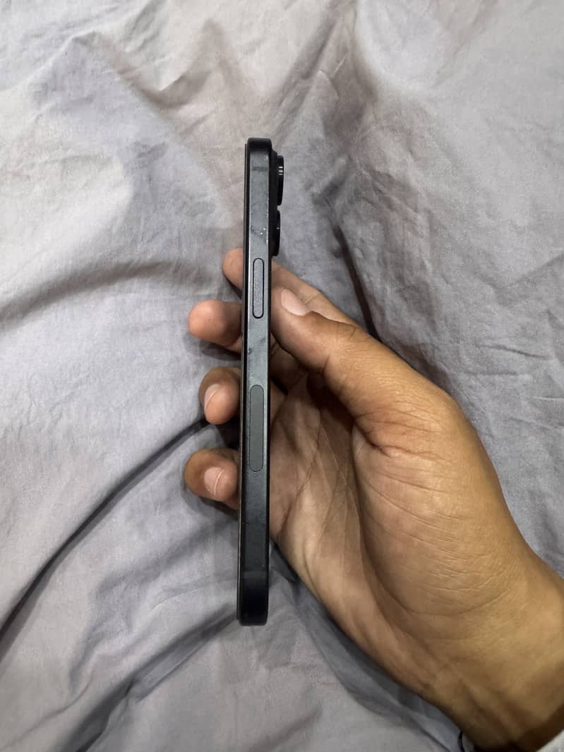 Apple iPhone 15 4
