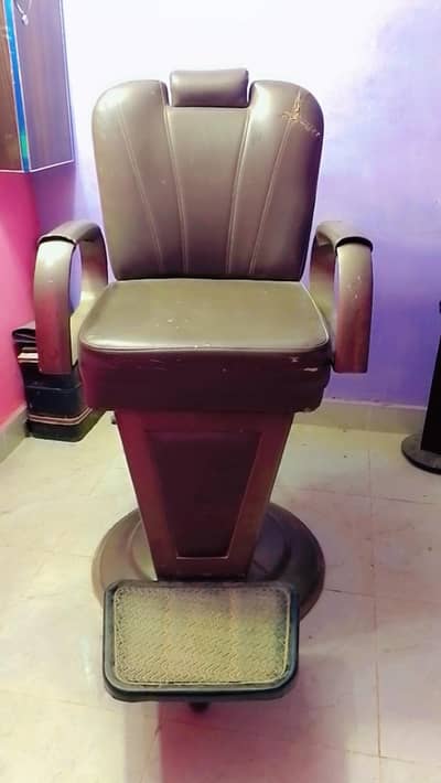 سیلون چیئر فور سیل نیو جیسی ہے ہیوی ویٹ Price 10,000 03216053775