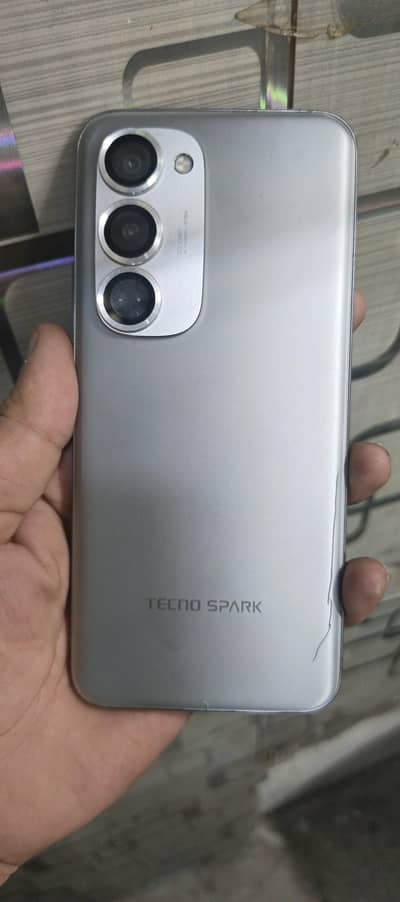 spark 40 pro plus 8/256 7 month waranty only back minor line crack