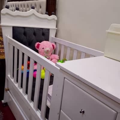 Wooden custom made baby cot/bed/crib/bassinet/cradle