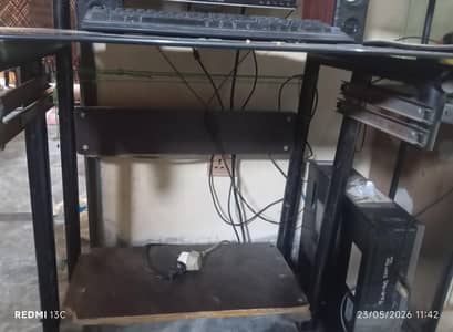 Computer Table For Sale Urgent condition 10/5