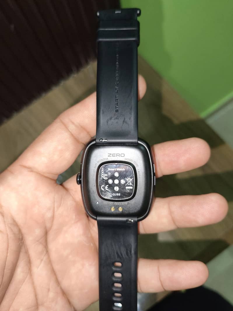 Qube Smartwatch 1
