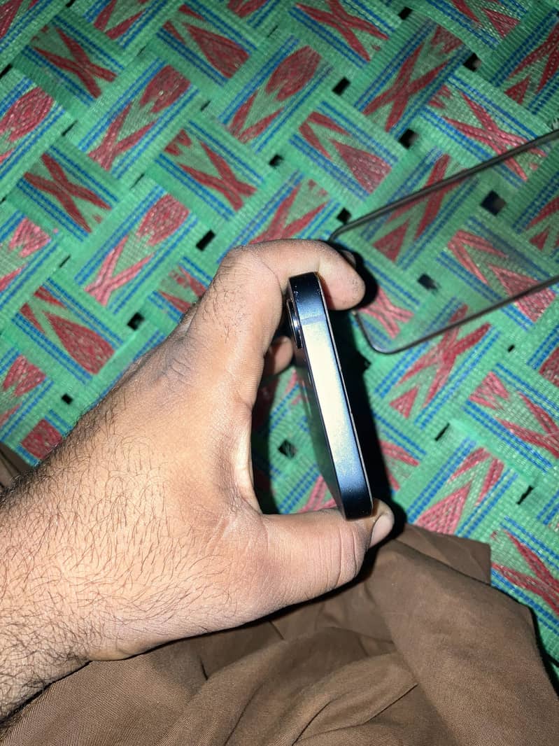 Iphone 16 e New 0