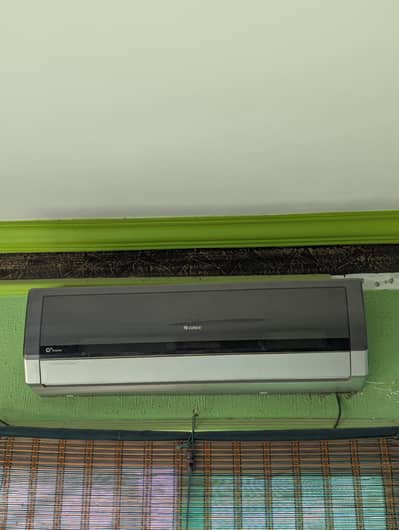 gree inverter 1.5 ton Ac good condition 70.000