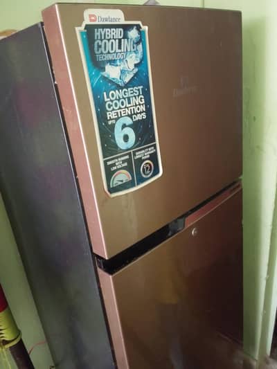 fridge 10/10 condition as like new just 6 month chali hai