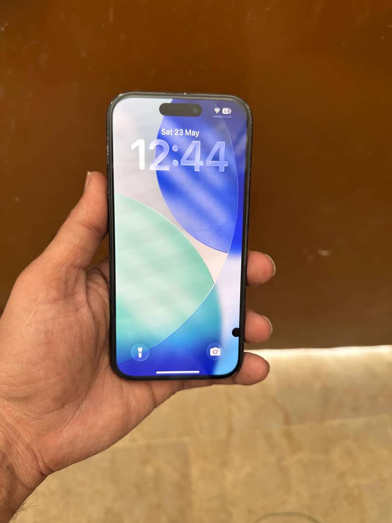Apple iPhone 16 3