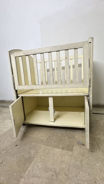Wooden Baby Cradle / Baby Cot with Wheels