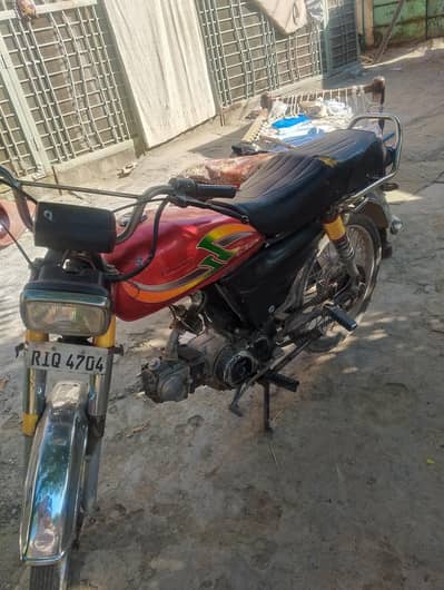 Dhoom CD 70