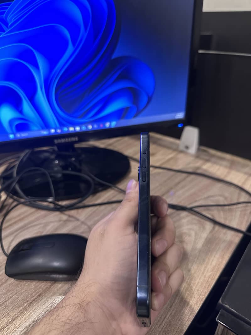 IPhone 15 Pro Max 2