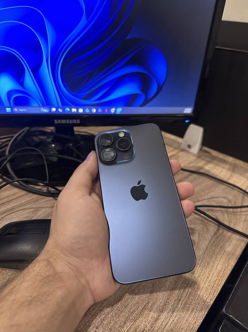 IPhone 15 Pro Max 0