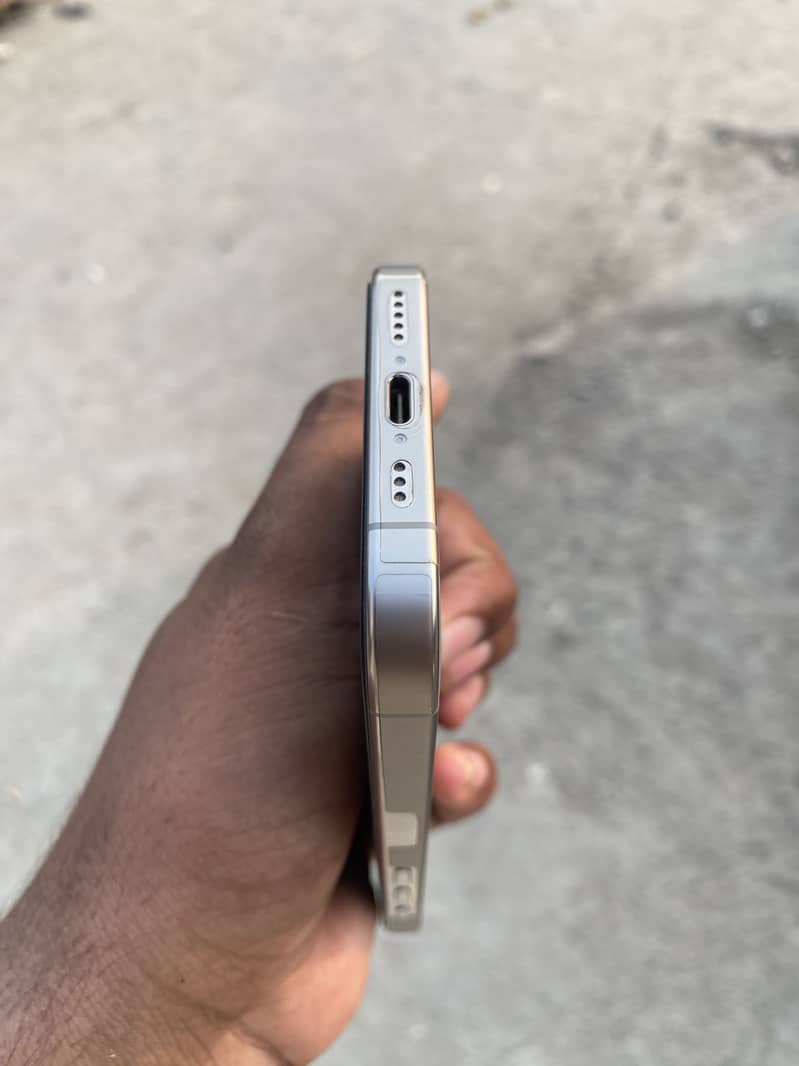 Iphone 16pro 5