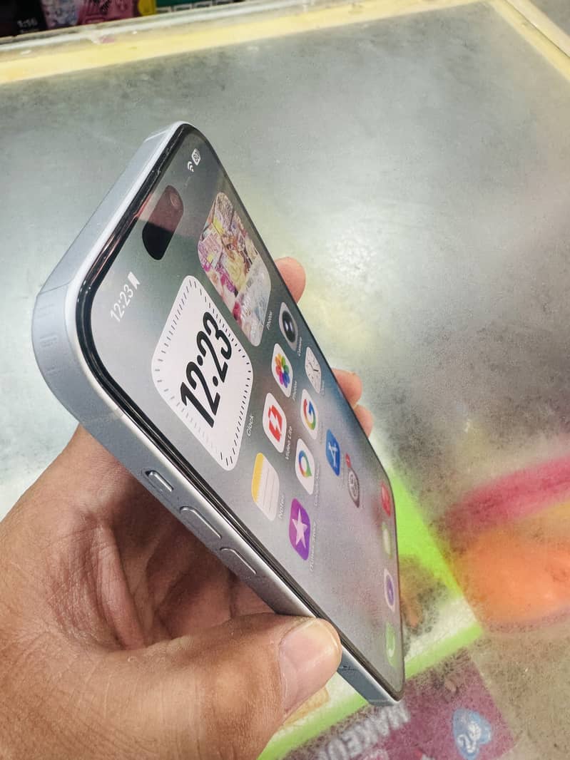 iPhone 15 plus waterproof 3