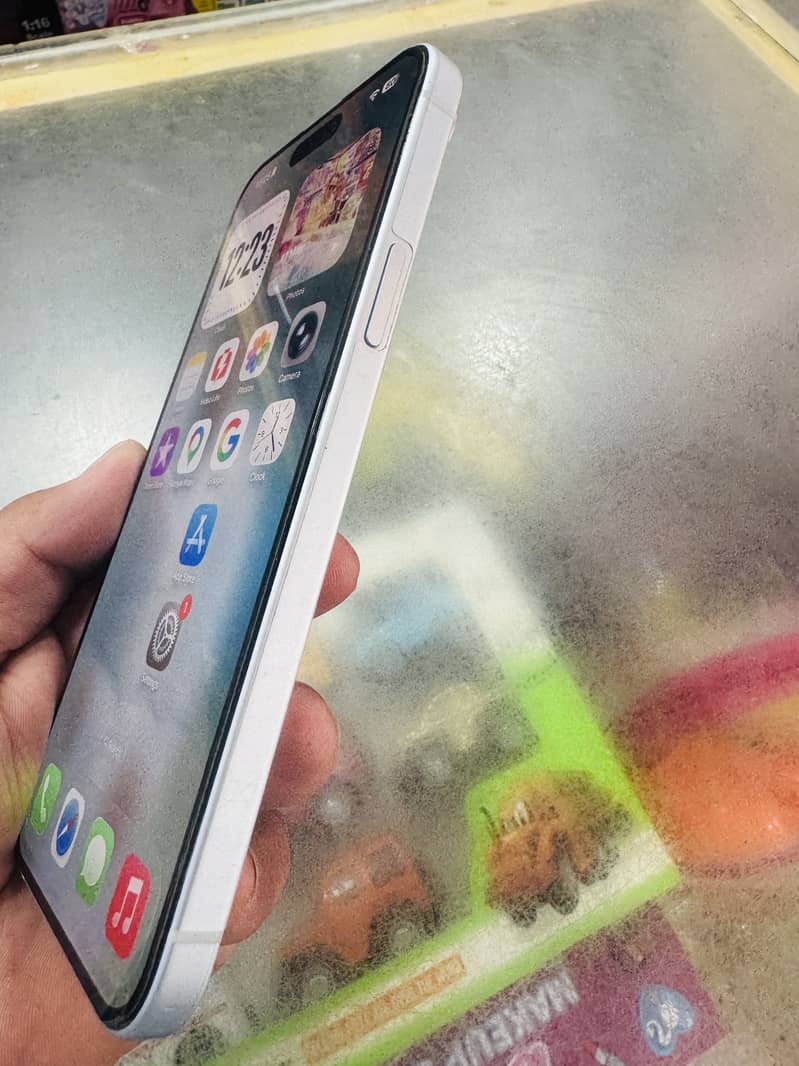 iPhone 15 plus waterproof 4