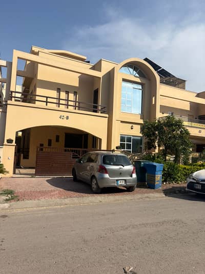 10 Marla house with basement for sale in bahria enclave Islamabad